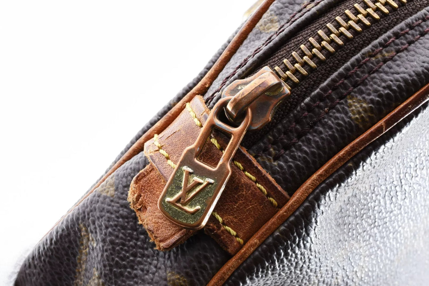 Louis Vuitton Red Interior Shoulder Bag – Monogram Canvas (M51828)