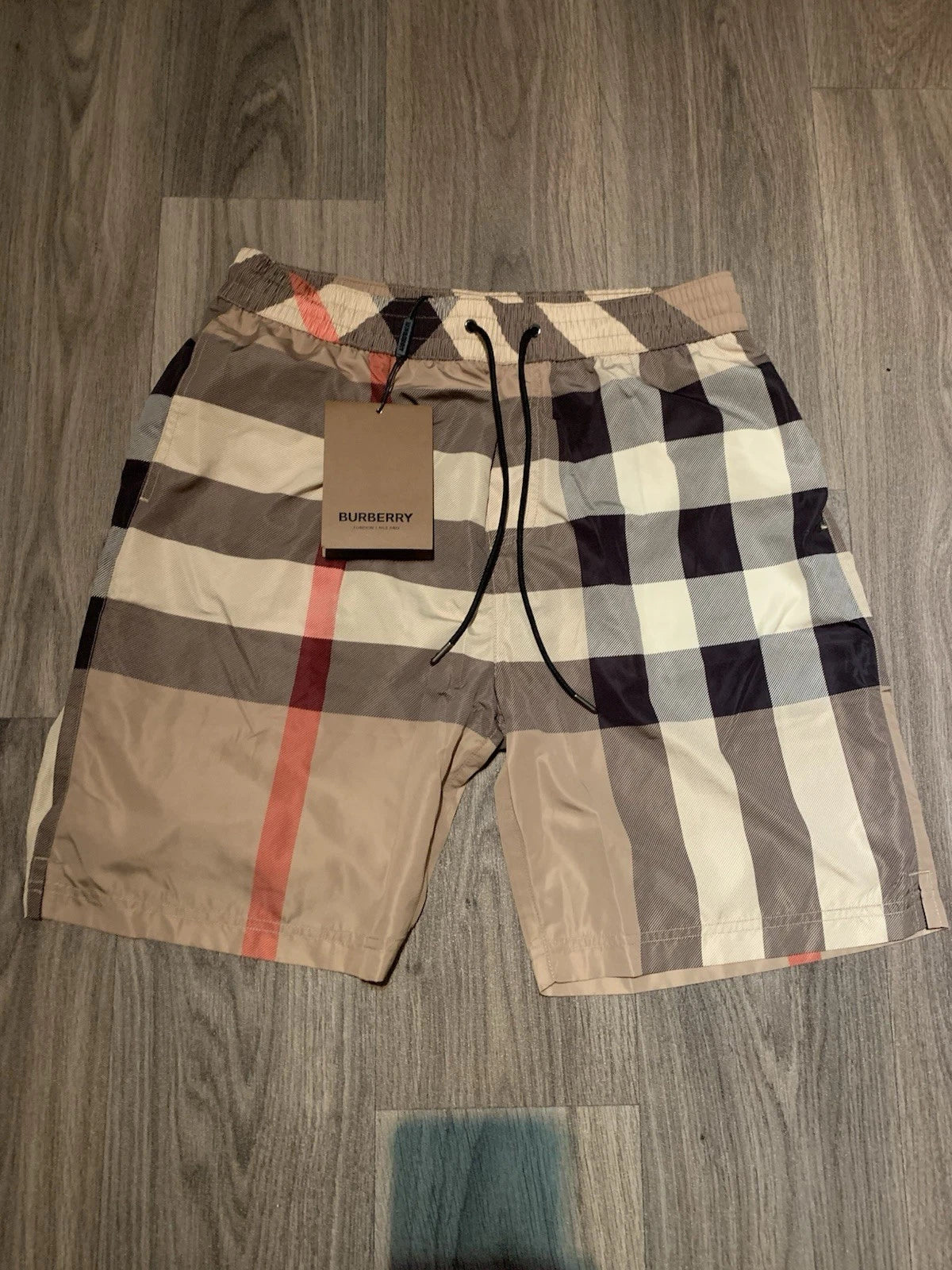 Burberry Men's Shorts – Nova Check Cotton Chino (Beige, Size L)