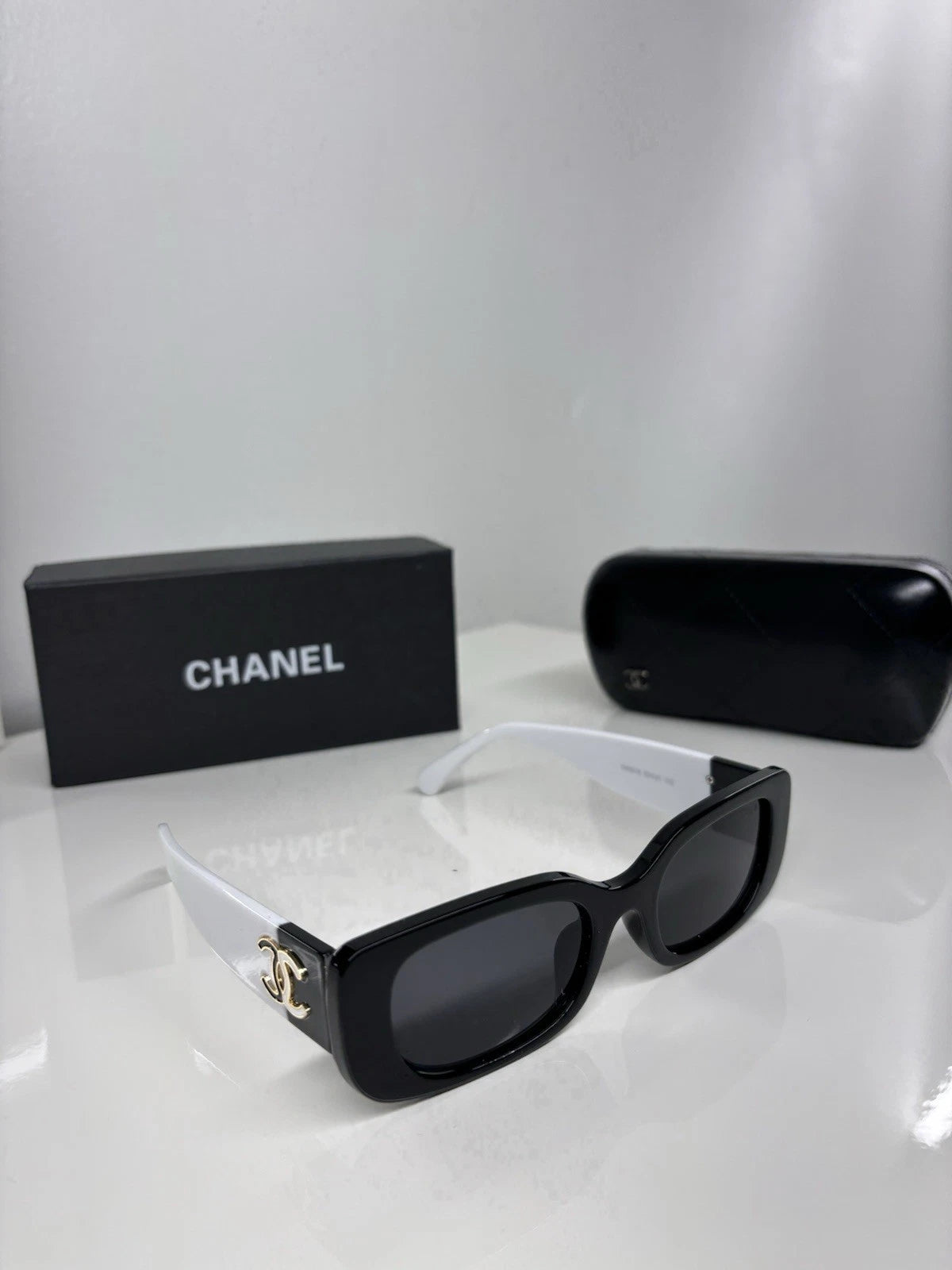 CHANEL 5525 Polarized Black & White Rectangle Sunglasses – Women