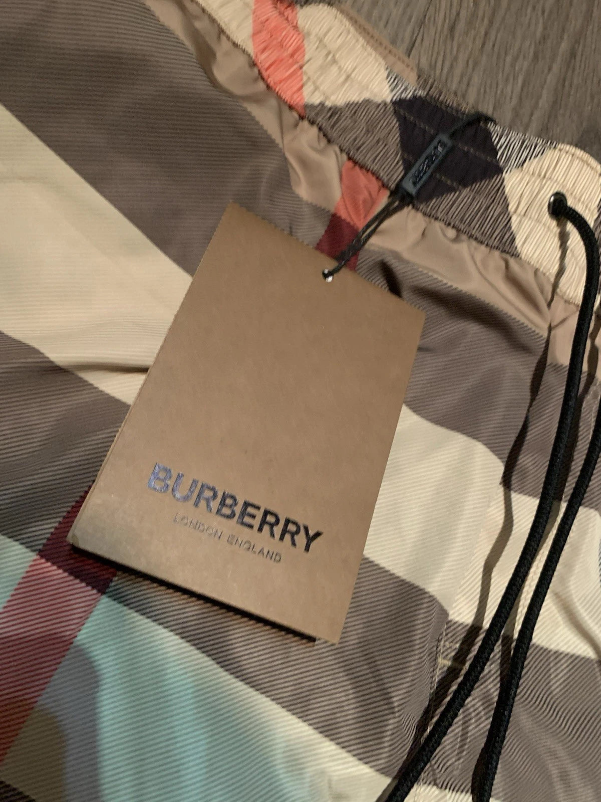 Burberry Men's Shorts – Nova Check Cotton Chino (Beige, Size L)