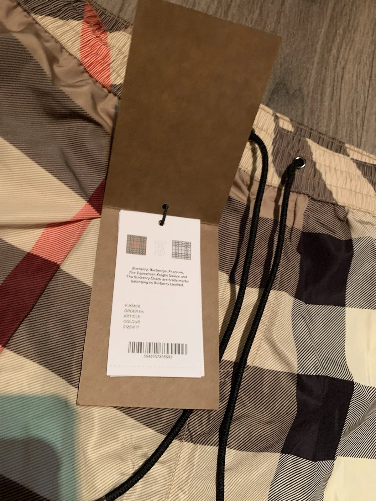 Burberry Men's Shorts – Nova Check Cotton Chino (Beige, Size L)
