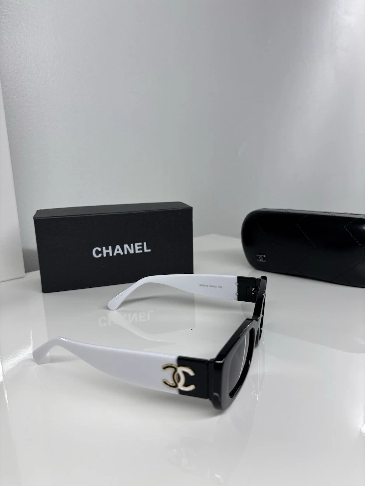 CHANEL 5525 Polarized Black & White Rectangle Sunglasses – Women