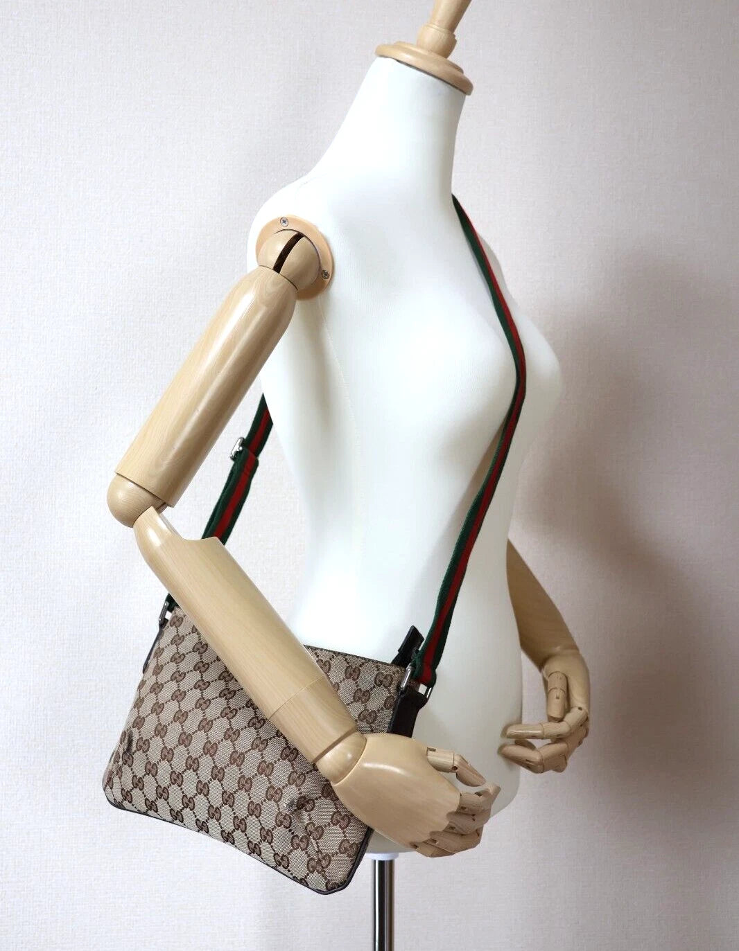 Gucci GG Canvas Sherry Crossbody Bag – Brown (189749 Authentic Pre-owned)