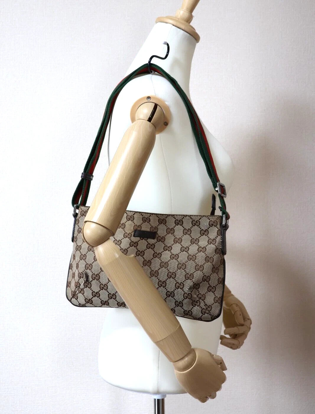 Gucci GG Canvas Sherry Crossbody Bag – Brown (189749 Authentic Pre-owned)